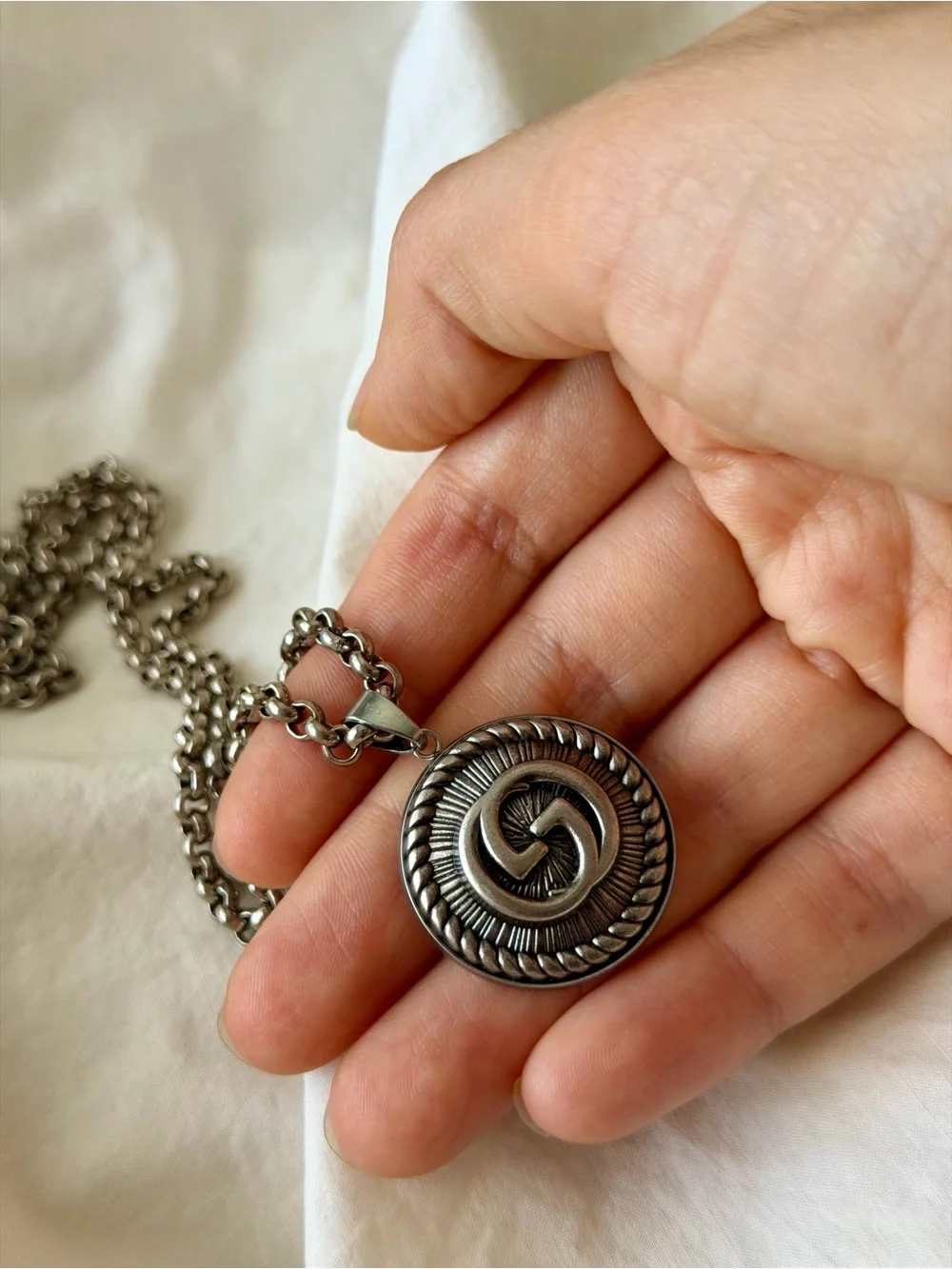 Silver-Tone GUCCI Pendant Chain Necklace